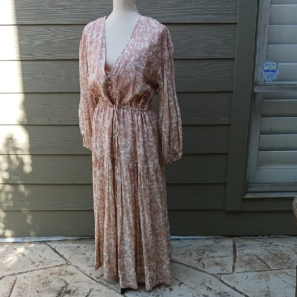 Anthropologie, light and feminine floral dress, blush pink, Size Large - Picture 2 of 6